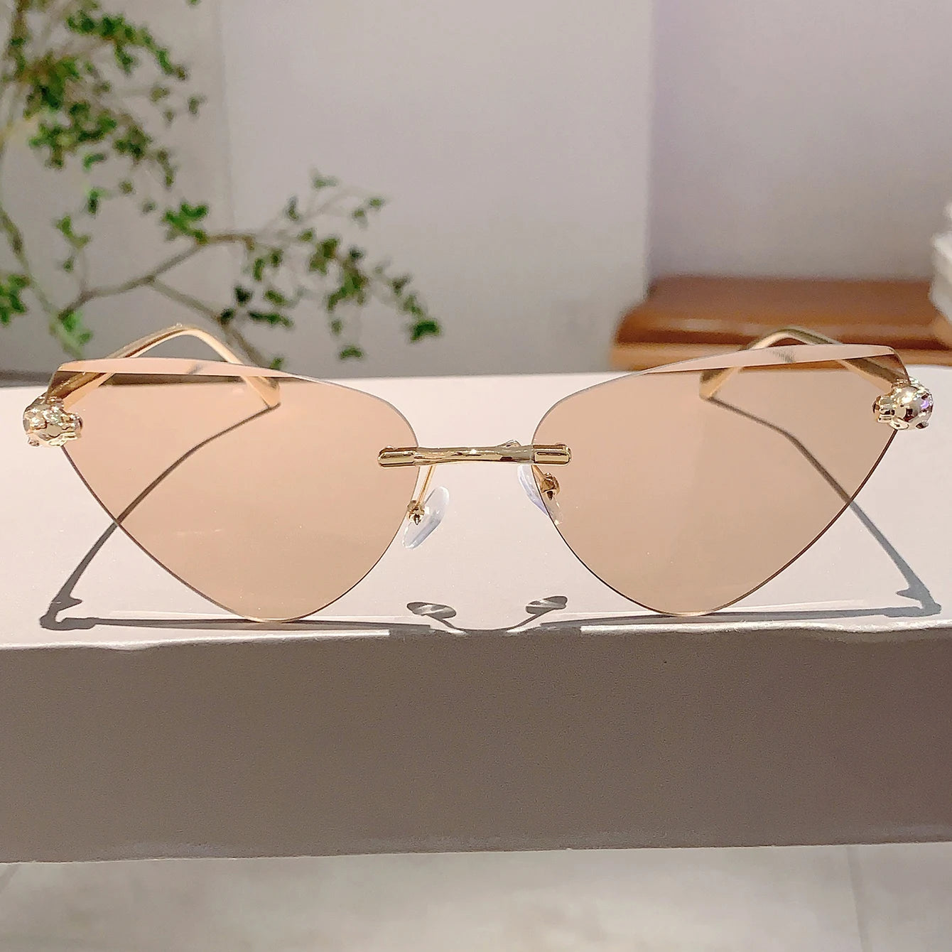 KAMMPT Retro Metal Rimless Triangle Sunglasses Women Luxury Brand Beach Gradient Sun Glasses Ladies Fashion Decor Pink Shades