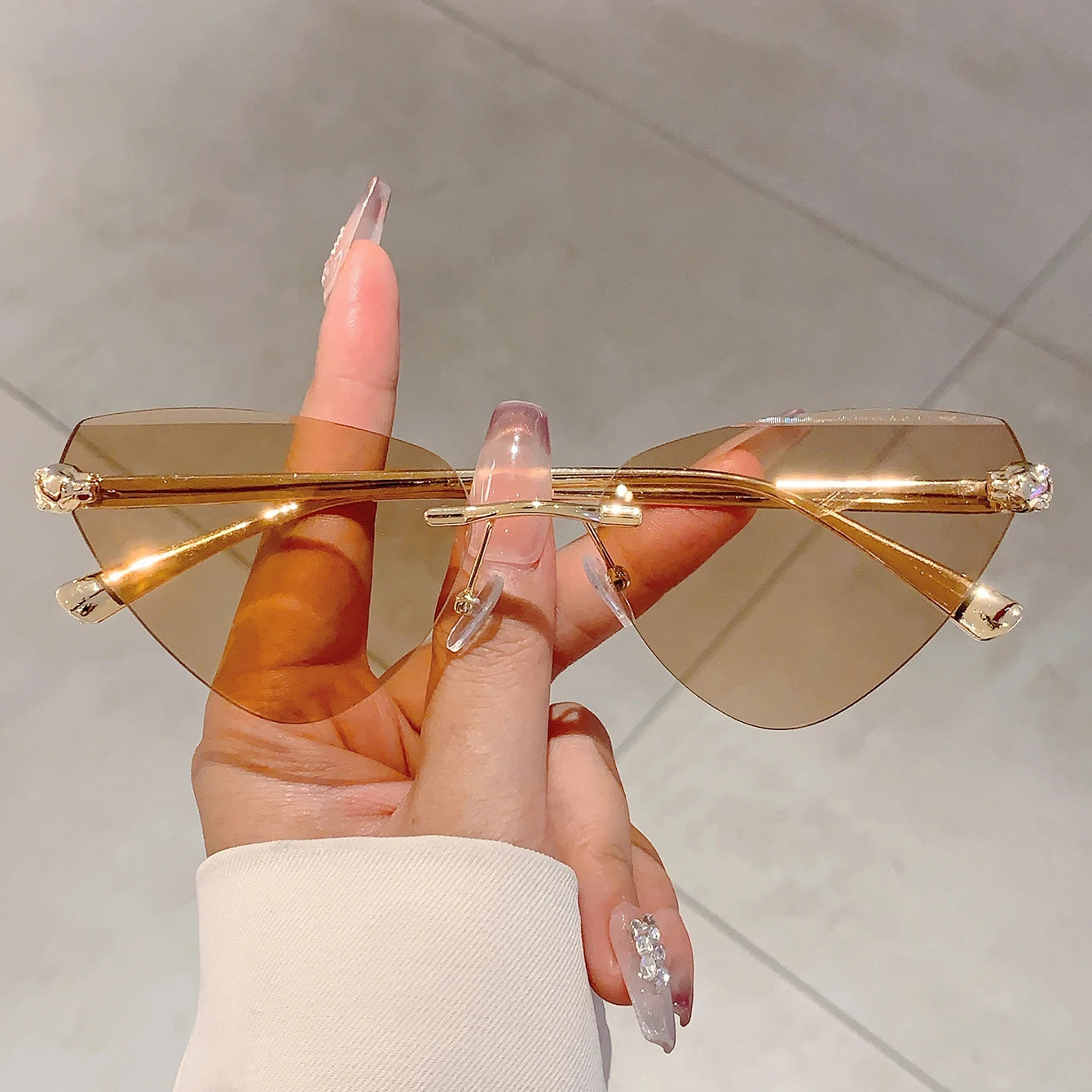 KAMMPT Retro Metal Rimless Triangle Sunglasses Women Luxury Brand Beach Gradient Sun Glasses Ladies Fashion Decor Pink Shades